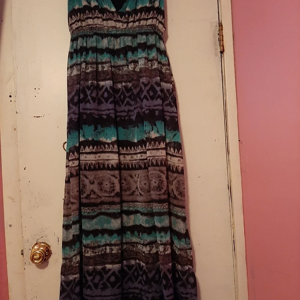 Dress - Picture 2 of 2